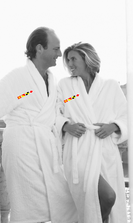 Sticketikett auf Bademantel