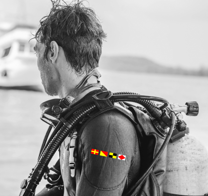 Aufkleber auf Taucheranzug