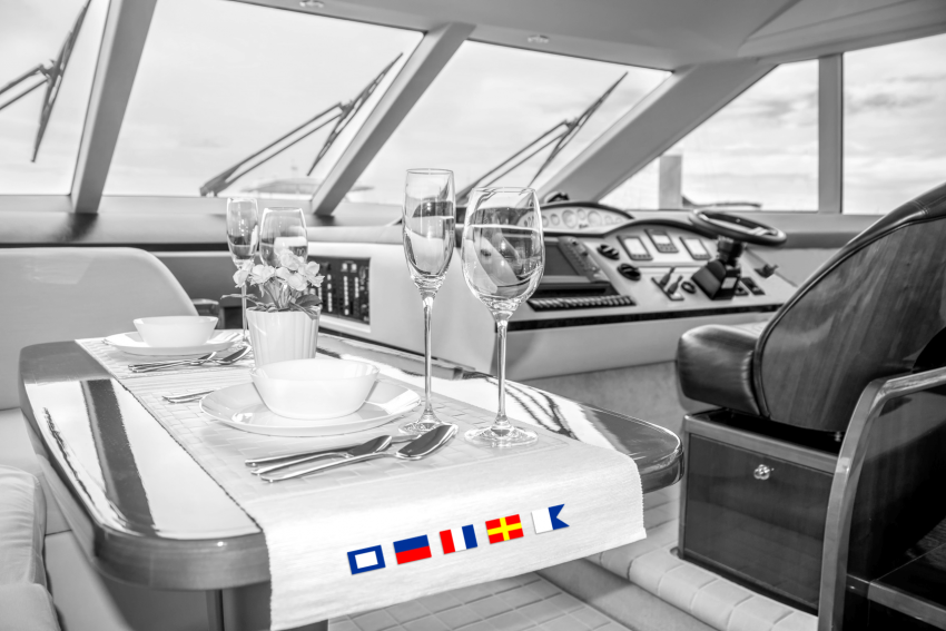 Webetikett auf Tischläufer